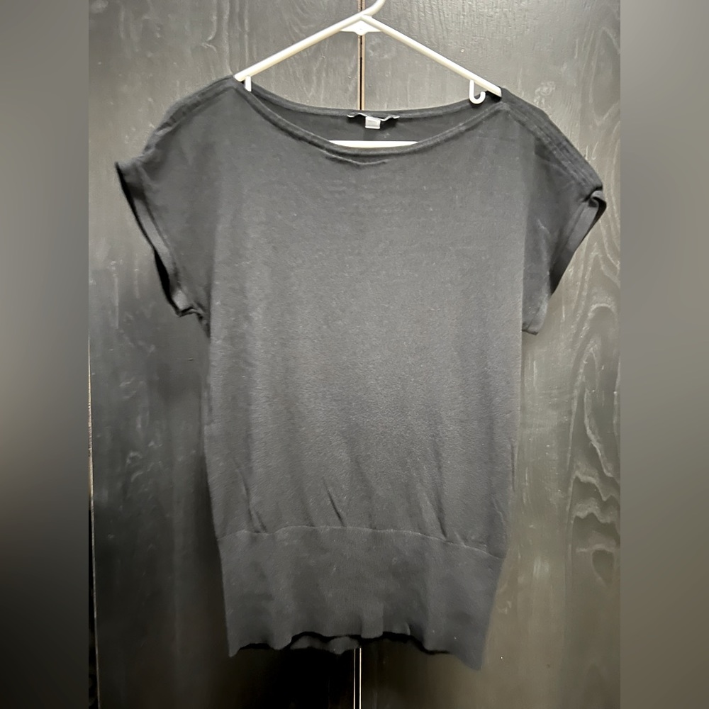 T TAHARI black size S black short sleeve shirt